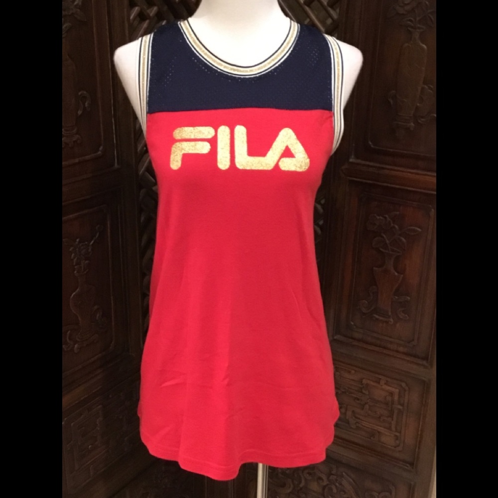 ❤️ FILA TOP NWOT SIZE SMALL